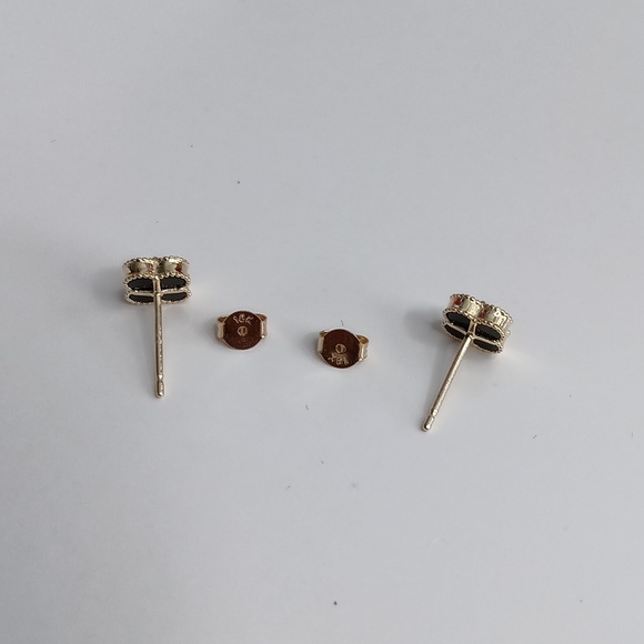 18K Yellow Gold Black Clover Stud Earrings 7mm Flower New Lightweight UNBRANDED - Picture 7 of 11